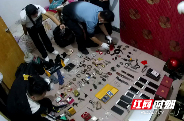 【红网时刻】临武：“雪亮工程”助力民警破获砸车窗盗窃案