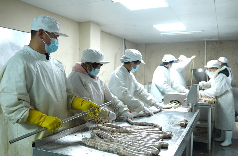 新春走基层｜年味渐浓 腊味飘香振兴车间
