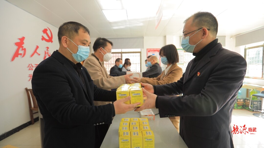 新春走基层｜防疫物资送到村 暖心服务进家门