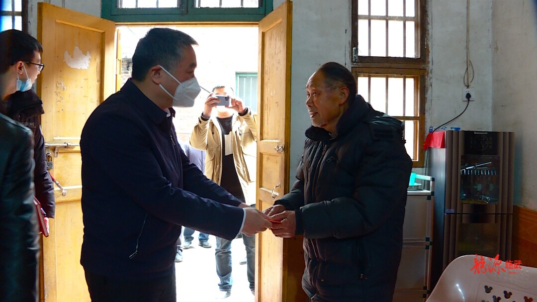 马天毅到临武县走访慰问困难党员、群众