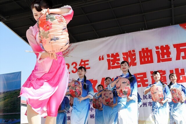 【新湖南】惠民演出闹新春