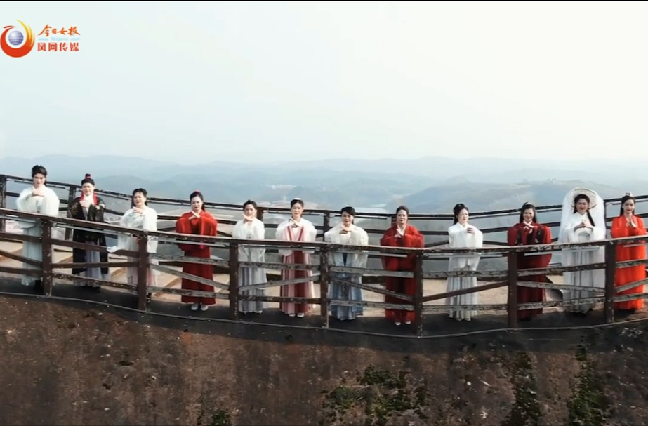 #文旅局长们卷起来 ？三月，就看女侠组团应战！全网首个文旅局长携手妇联主席应战。跟着女侠，#烟花三月下郴州 #第二届湖南省旅发大会
