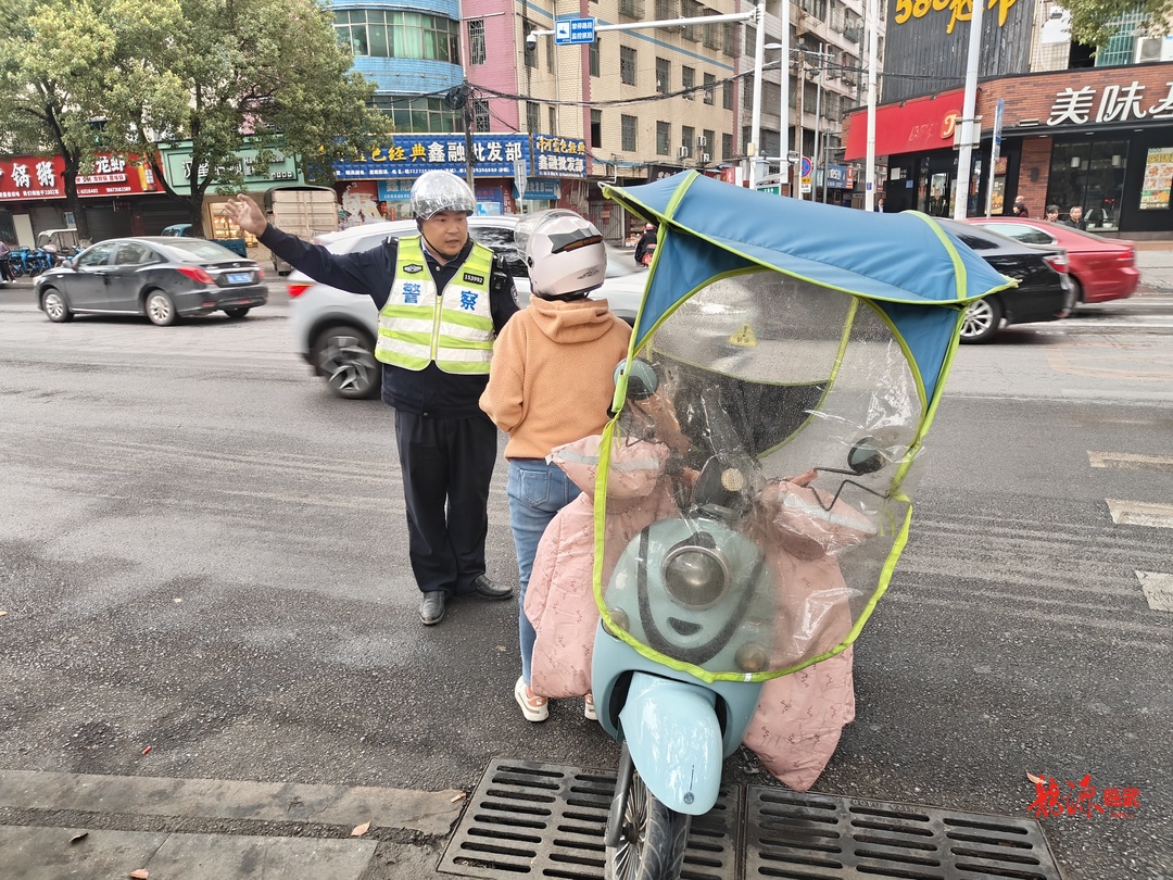 整治交通问题顽瘴痼疾 | 临武交警：“戴帽工程”整治在行动
