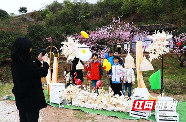 【红网时刻】临武舜峰镇举办首届桃花文化旅游节