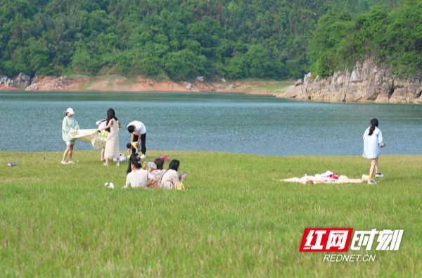 【红网时刻 湖南频道】临武桑水村：网红打卡点垃圾遍地 请用文明回馈美景