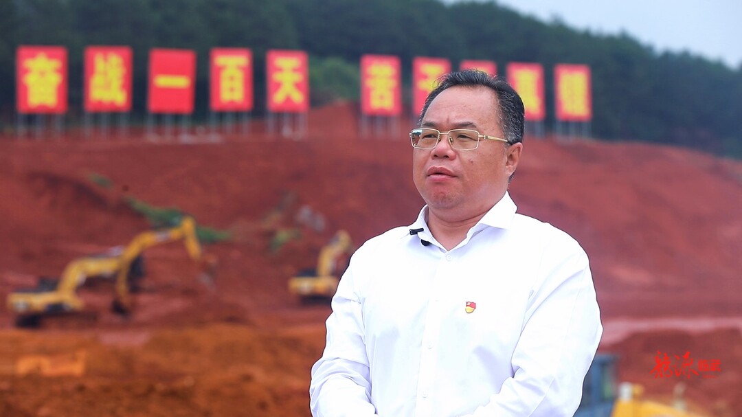 刘杨接受郴州电视台记者专访：坚定发展信心 全力推动锂电产业高质量发展