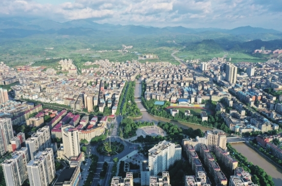 刘杨在《郴州日报》发表署名文章：深学细悟守初心 笃行实干担使命