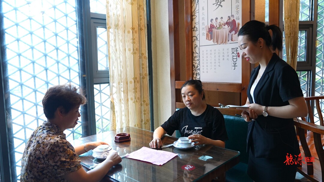 新闻调查：文明用餐 你做到了吗？