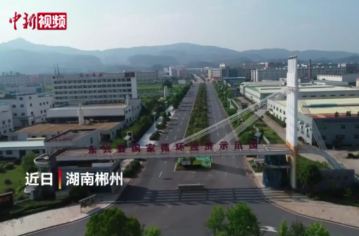 湖南郴州：一张银片锤打50多万次后变身银壶