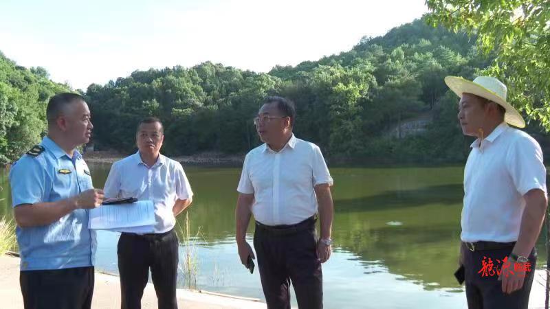 刘杨暗访检查防溺水和安全生产工作