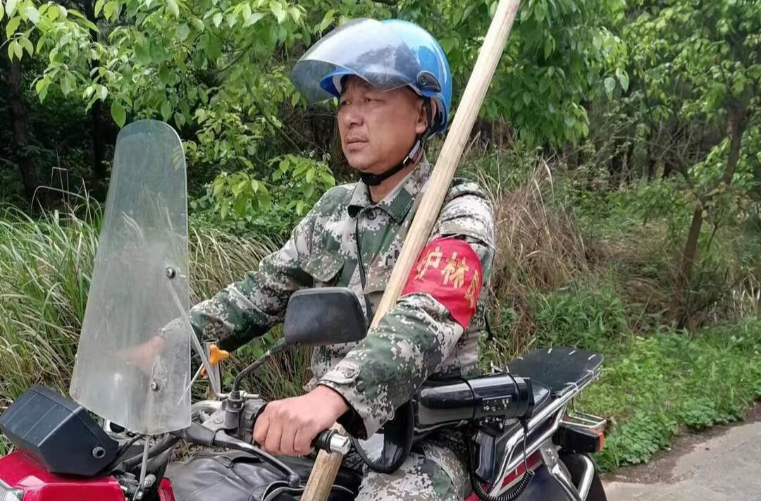 他履职尽责，被群众尊称为“山河守护神”，还先后被评为“临武好人”“郴州好人”