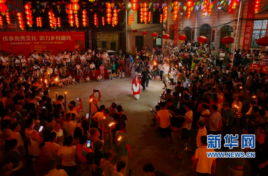 【新华网】湖南临武：别样“夜故事” 技艺代代传