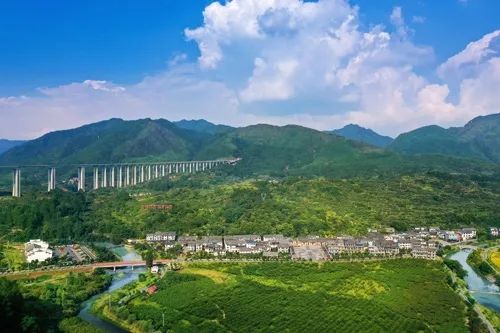 吴巨培阚保勇在《湖南日报》联合发表署名文章