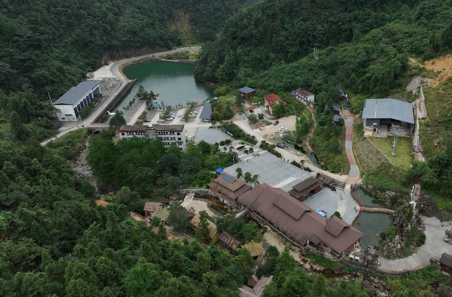 滴水源景区中秋国庆“黄金周”接待游客近万人