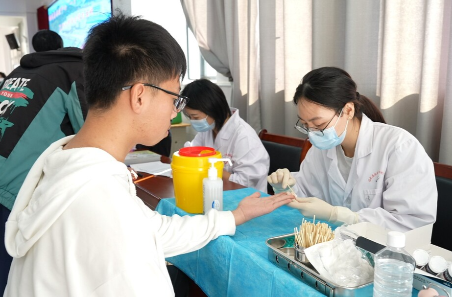 开检了！全县中小学乙肝表面抗体免费检查正式开始