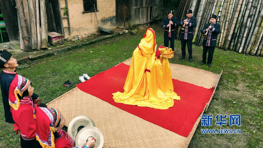 【新华网】湖南临武：非遗布袋木狮舞 舞乐传情寄祝福