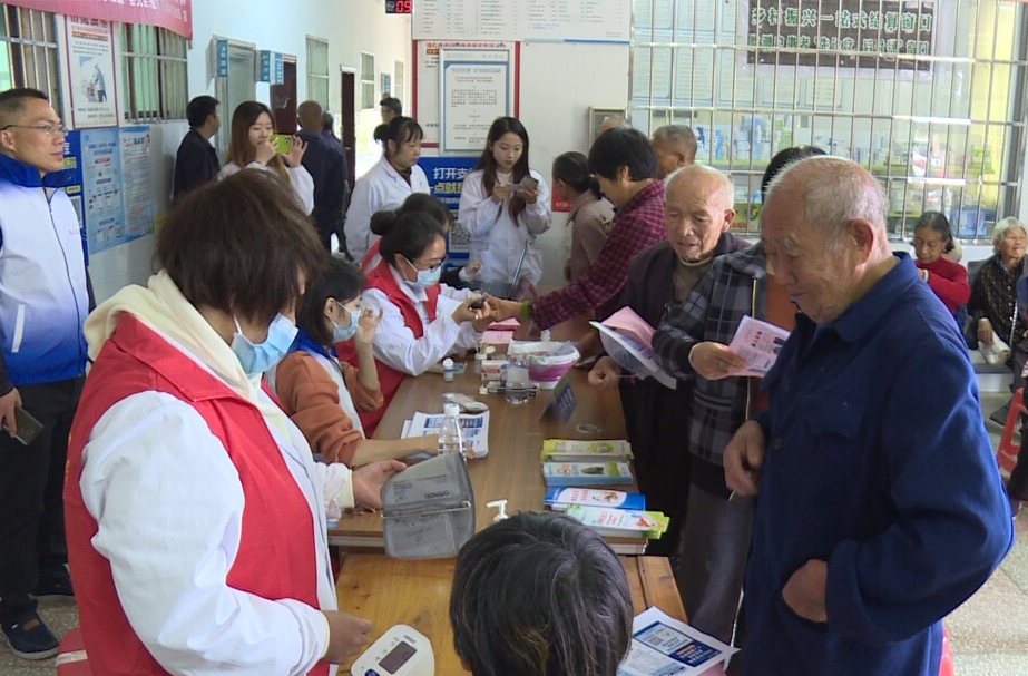 医保参保缴费集中宣传走进花塘乡