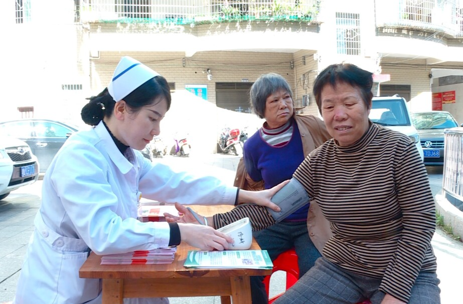 临武县中医医院开展中国心梗救治日主题宣传活动