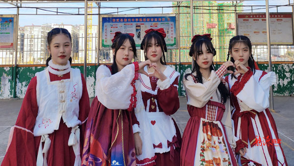 曙光学校：主题元旦文艺汇演，推动校园文化建设