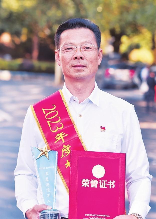 【学习强国】基层人物｜“最美退役军人”邓高兴：脱下军装 再续鱼水情