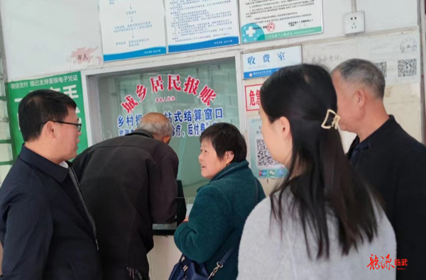 县人大常委会领导调研全县医保征收和使用管理工作