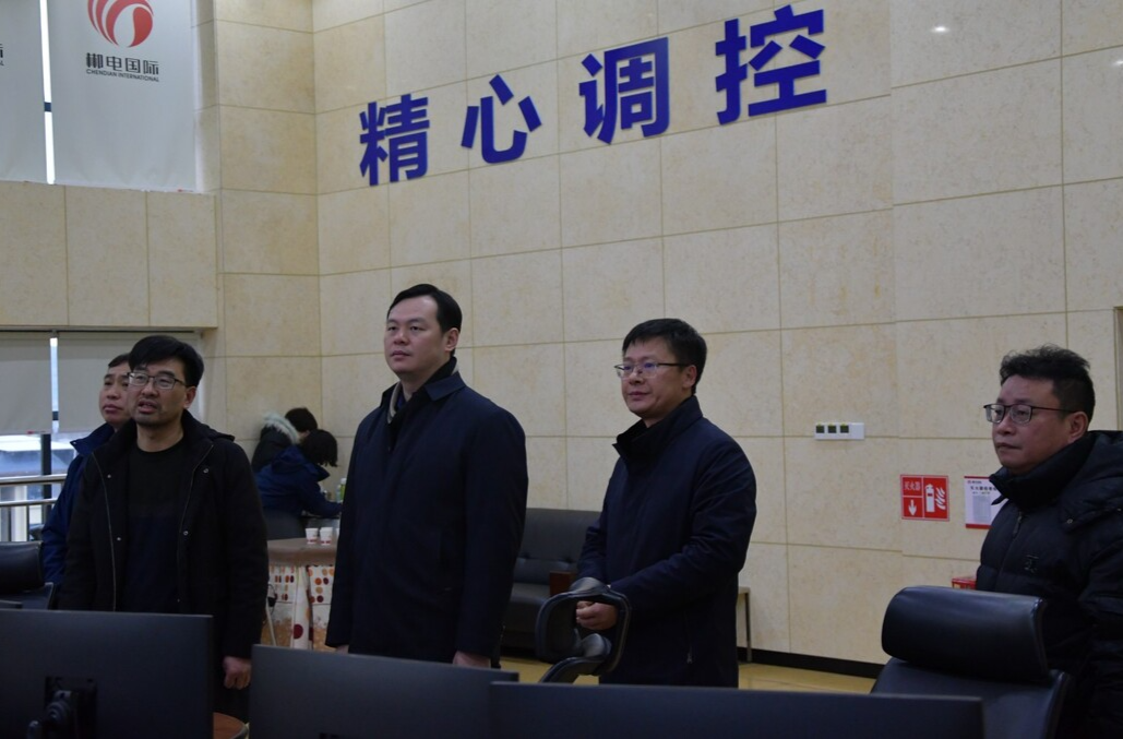 县领导督导春节期间电力保供工作