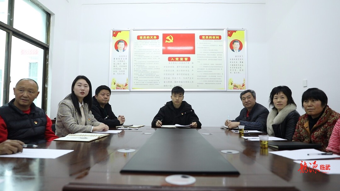 临武县干部群众收听收看十四届全国人大二次会议开幕会