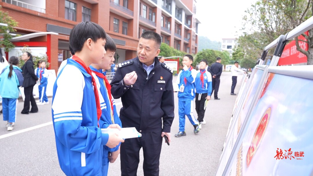 “国家安全教育”进校园  普法护航助青少年成长