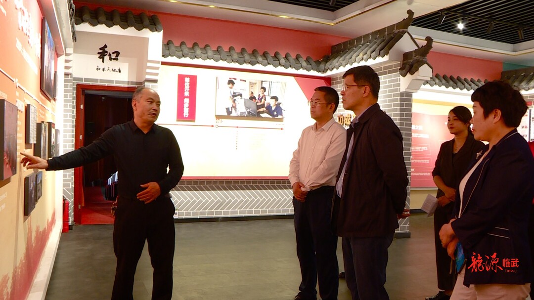 市人大来临武开展建设世界旅游目的地调研