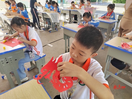 临武县一完小：传“非遗”育新人