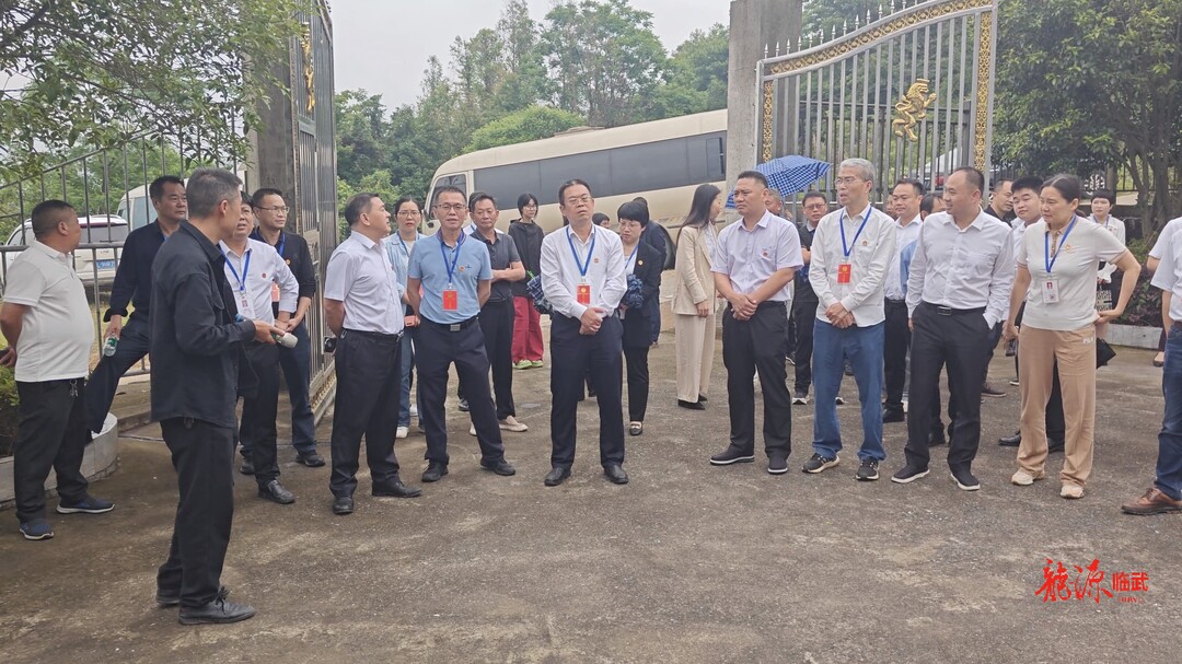 四级人大代表集中视察饮用水水源地保护工作