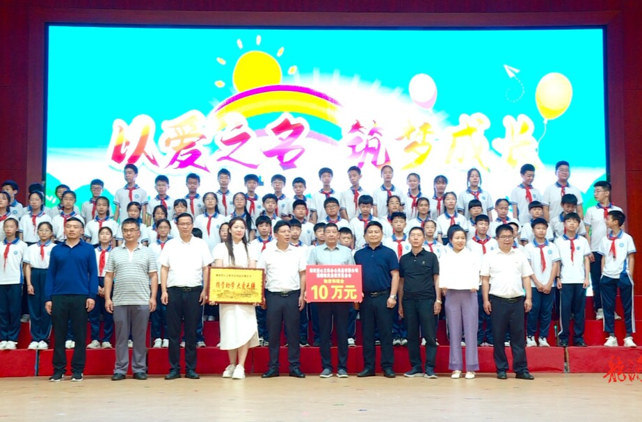 爱心企业为临武三中捐赠文体设备