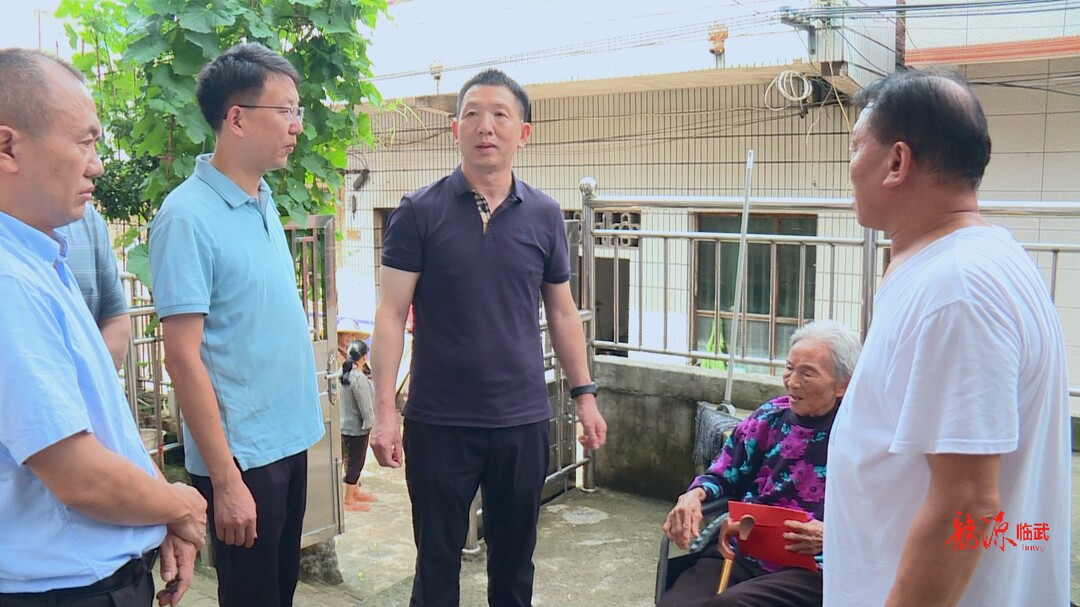 市退役军人事务局领导看望慰问困难烈士遗属