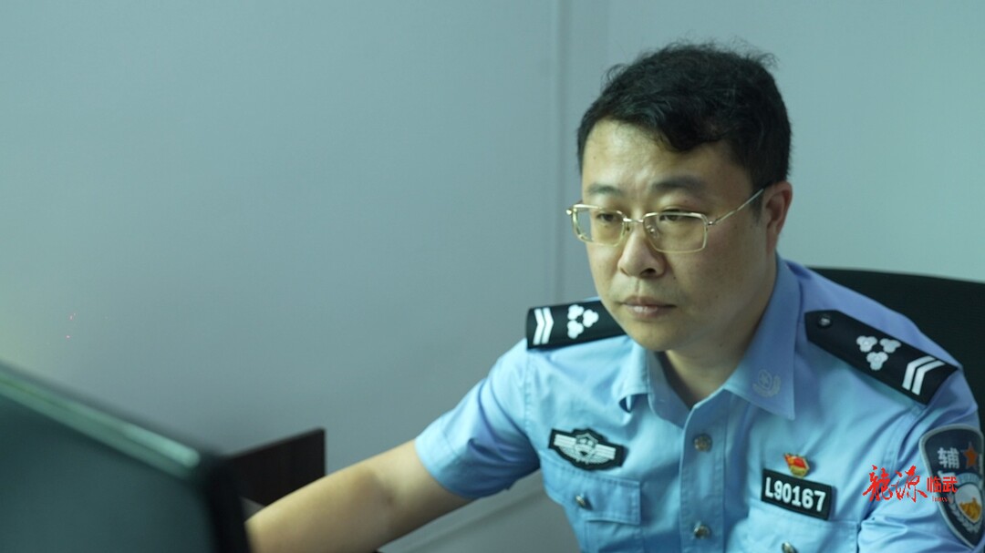 罗武：不一样的“警”彩