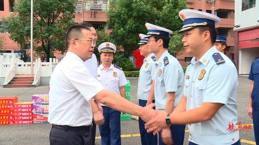 谭晓亮到县消防救援大队走访慰问