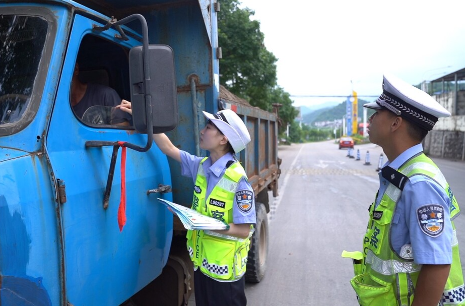 临武县开展道路交通安全整治年第六次联合执法及宣教行动