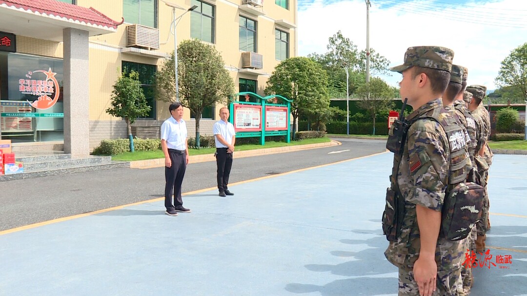 肖柏茂到武警临武中队走访慰问