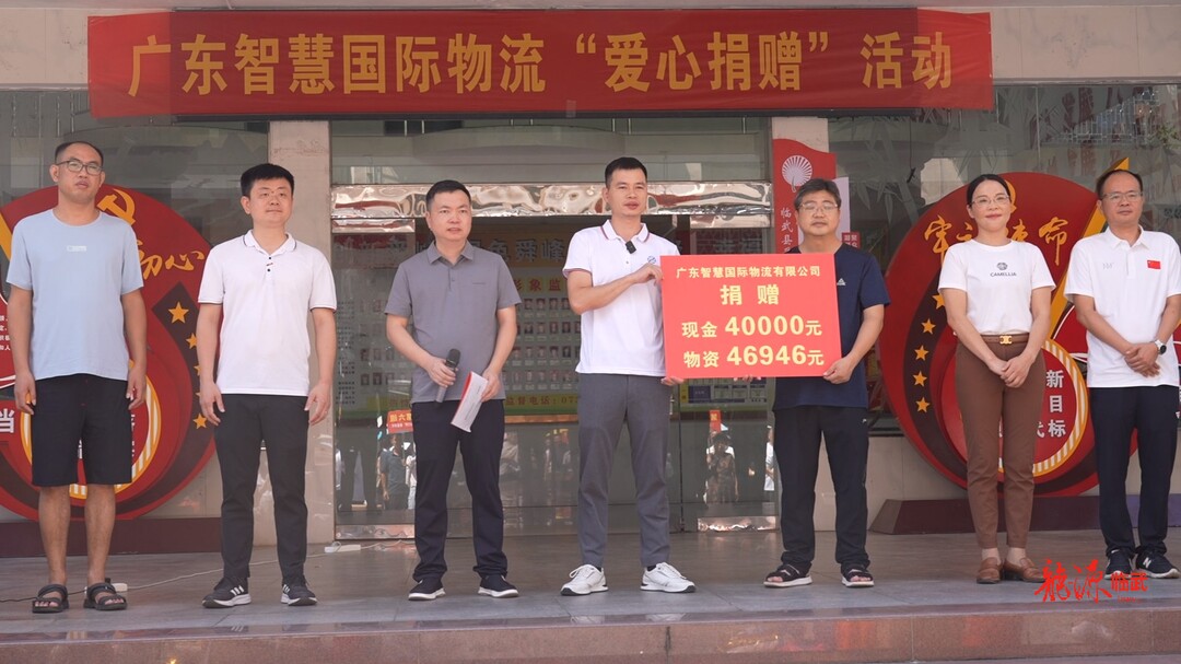 企业送关爱 情暖困难户