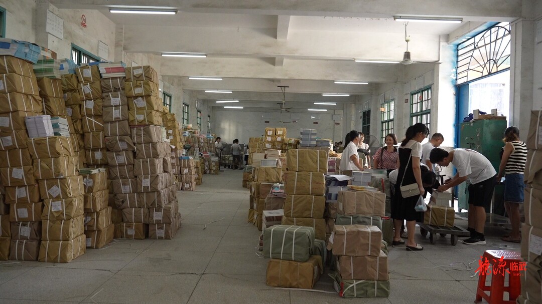 开学在即！临武县新华书店全力做好教材配发工作