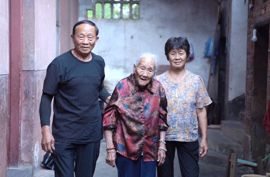 探寻百岁老人养生秘诀