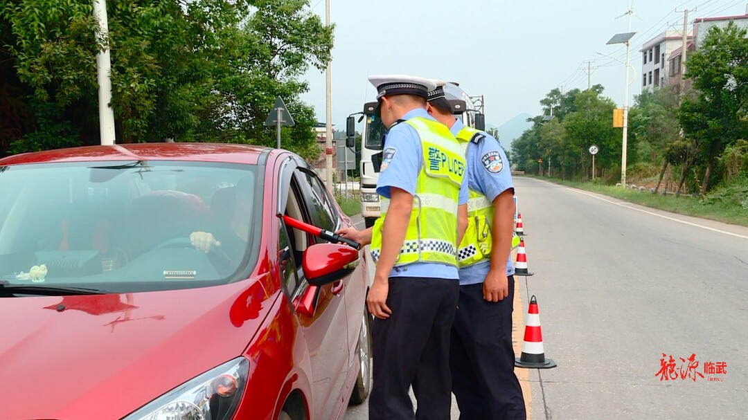 臨武縣開(kāi)展道路交通安全整治第七次聯(lián)合執(zhí)法及宣教行動(dòng)