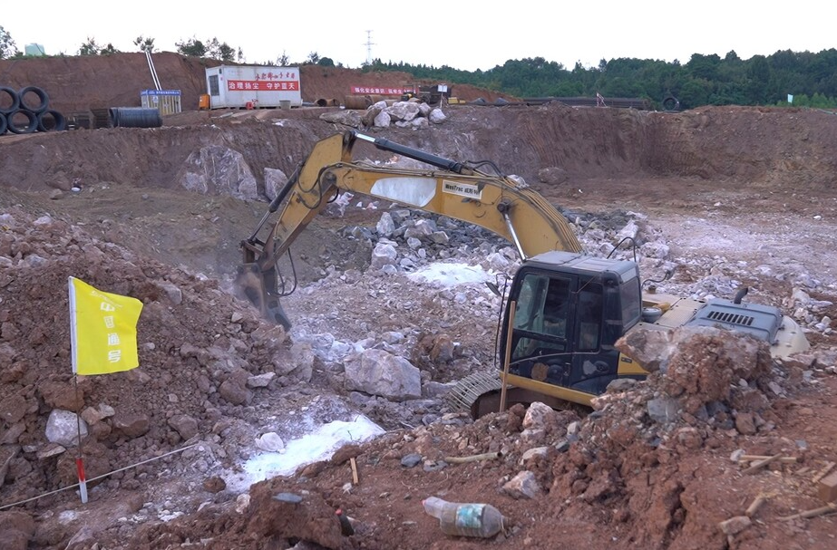 国庆假期施工忙  重点项目建设“不打烊”