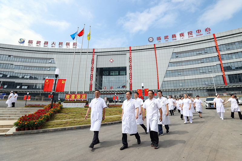 【红网时刻】临武县举行人民医院新院门诊部启用暨疾病预防控制中心搬迁揭牌仪式