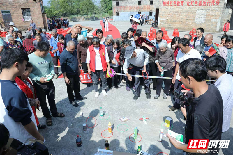 【红网时刻】临武：汾市镇南岸村举行老年人趣味运动会