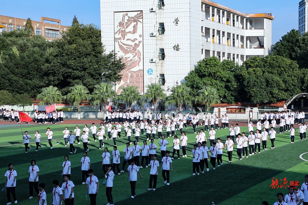 直击赛场｜临武六中：双龙翩跹“舞”，群“龙”共跃腾   或者   课间群龙“舞” 健康伴我行