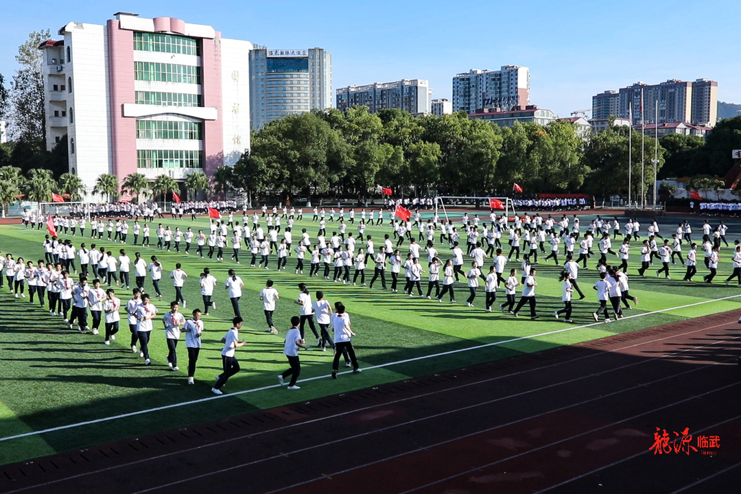 直击赛场｜临武六中：双龙翩跹“舞”，群“龙”共跃腾   或者   课间群龙“舞” 健康伴我行