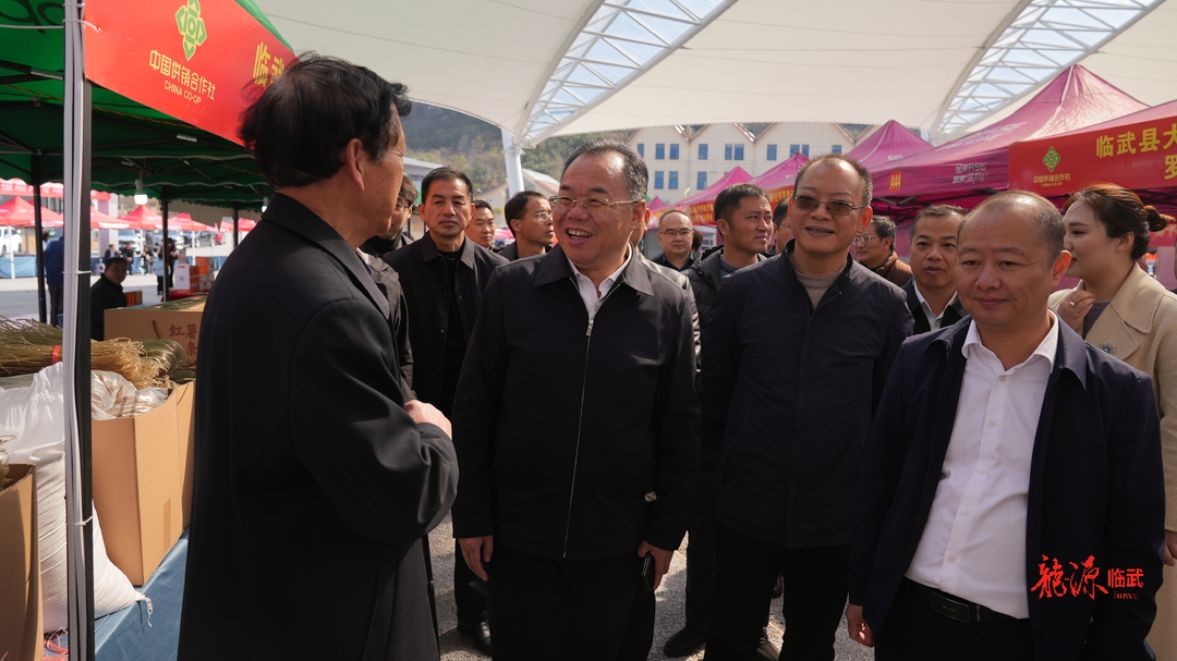 刘杨到年货节活动现场巡馆：持续扩大内需 激发消费潜能