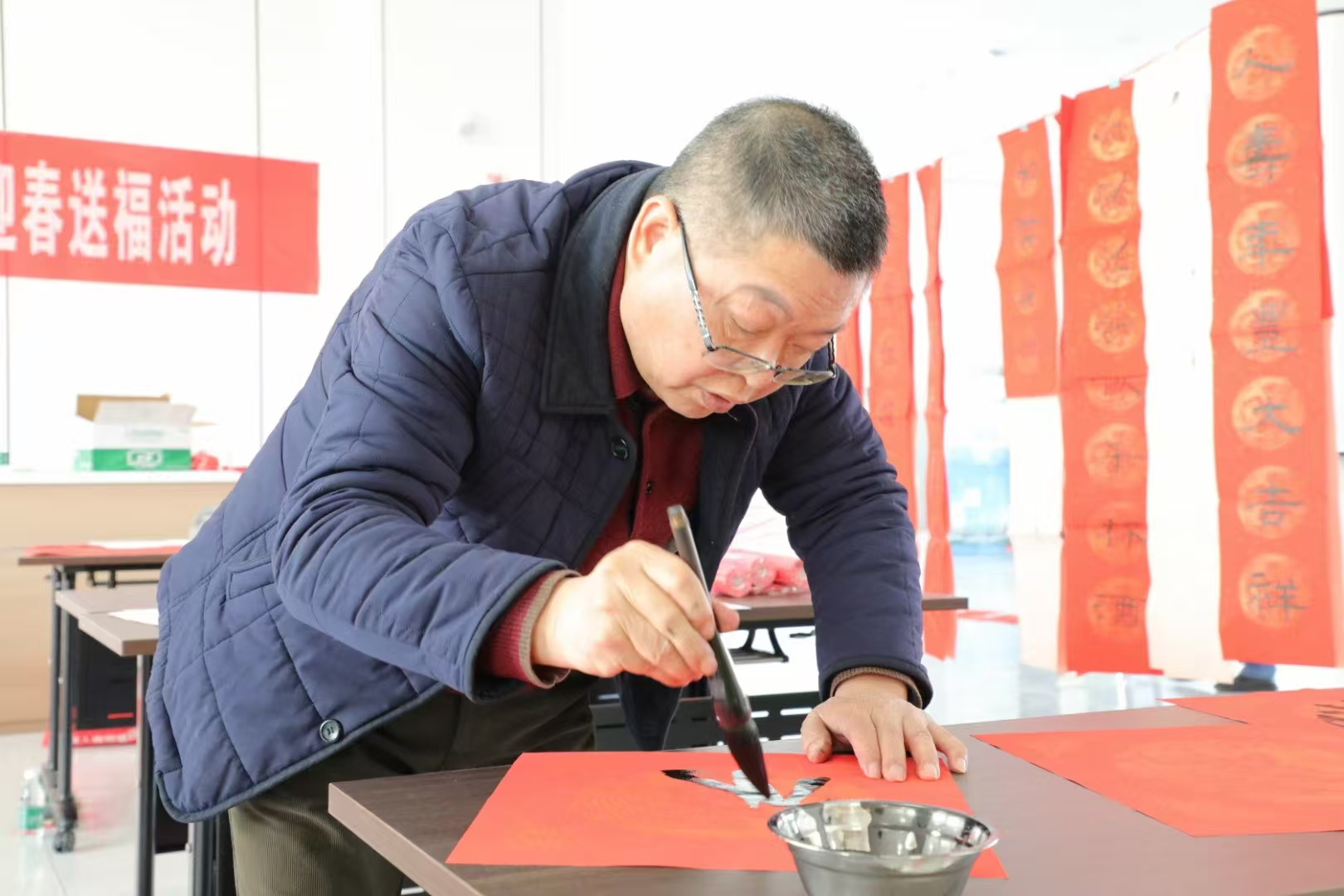 【央广网】探寻春联里的年味与传统