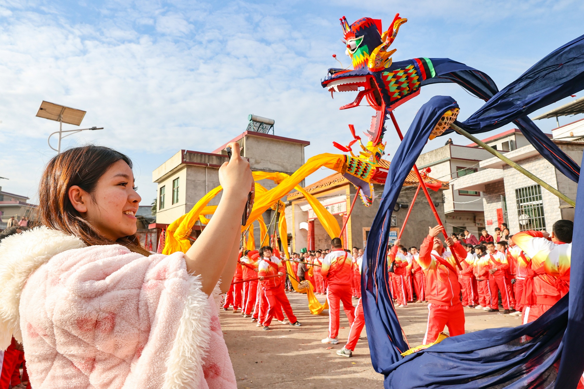 【央广网】湖南临武：舞龙庆新年