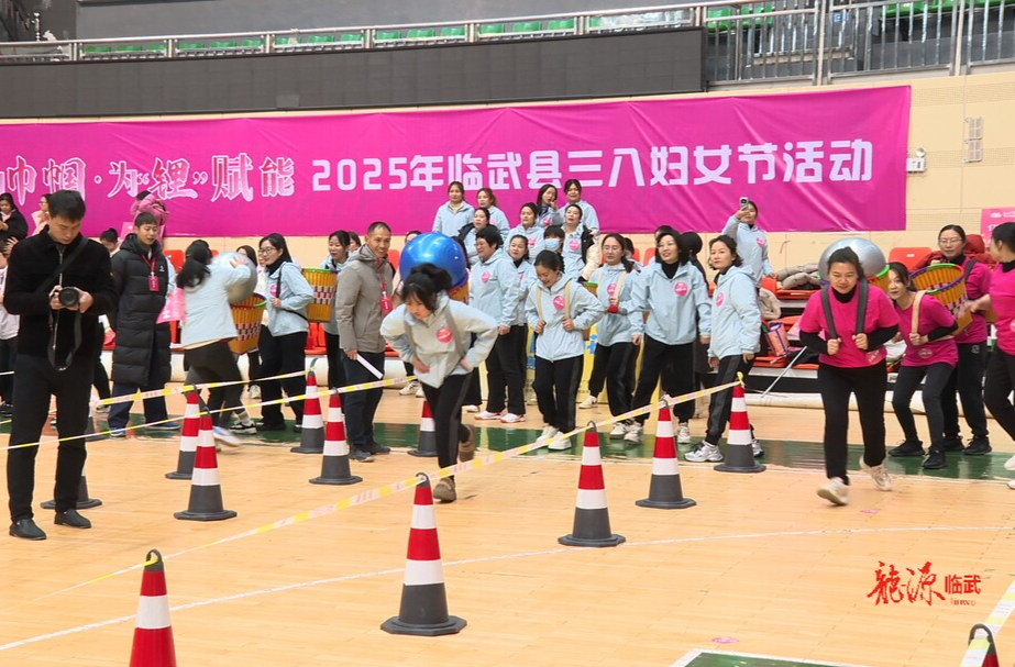 新闻特写：汇巾帼力量 展女性魅力